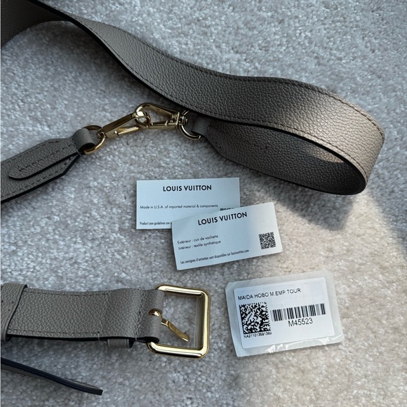 Louis Vuitton Maida Hobo MM Empreinte Leather in Tourterelle – New with Tags - Picture 9 of 16